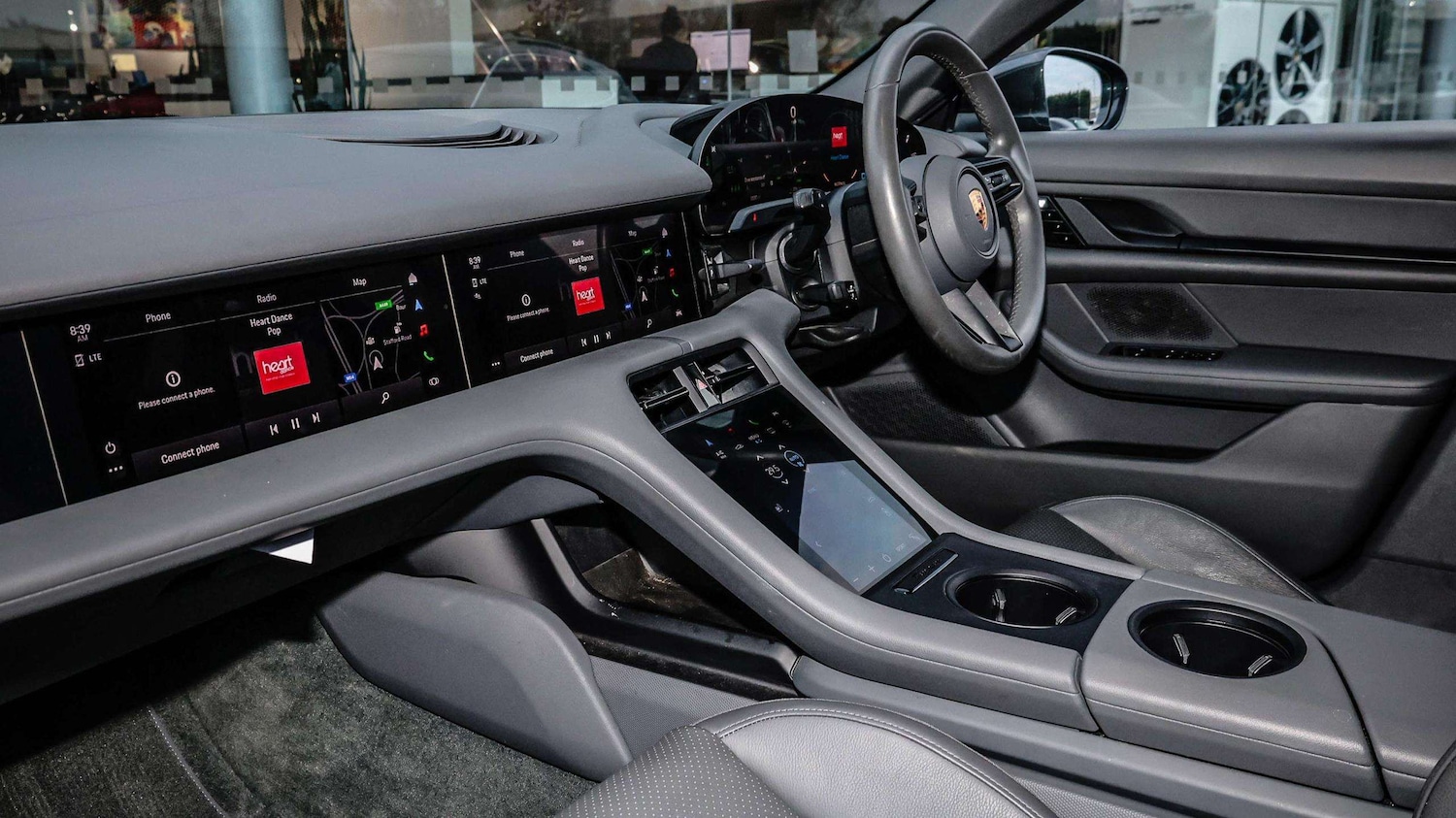 Used Porsche Taycan 2023 for sale - 76955318: Photo 18