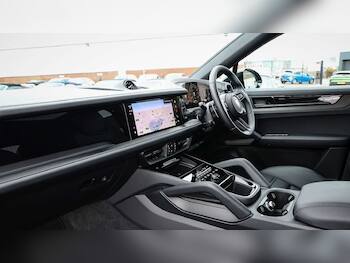 Used Porsche Cayenne 2025 for sale - 79716302: Photo
