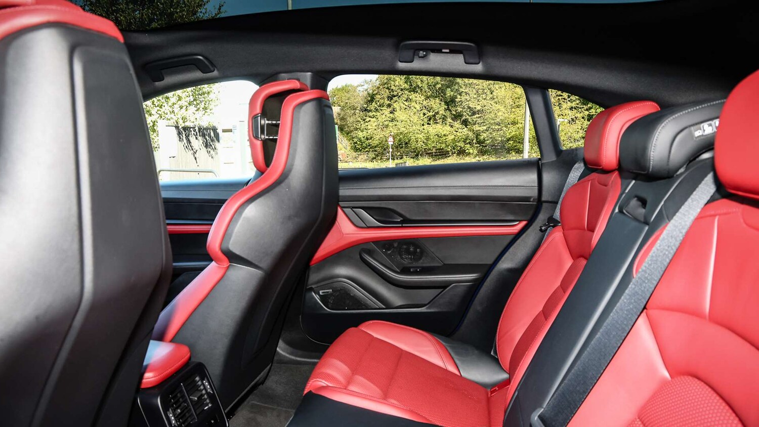 Used Porsche Taycan 2023 for sale - 76034793: Photo 15