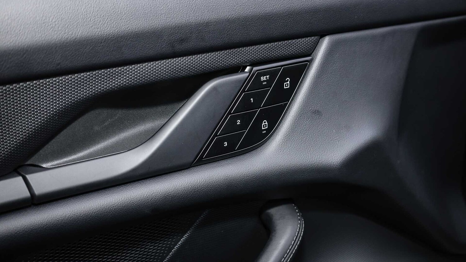 Used Porsche Taycan 2024 for sale - 76401400: Photo 25