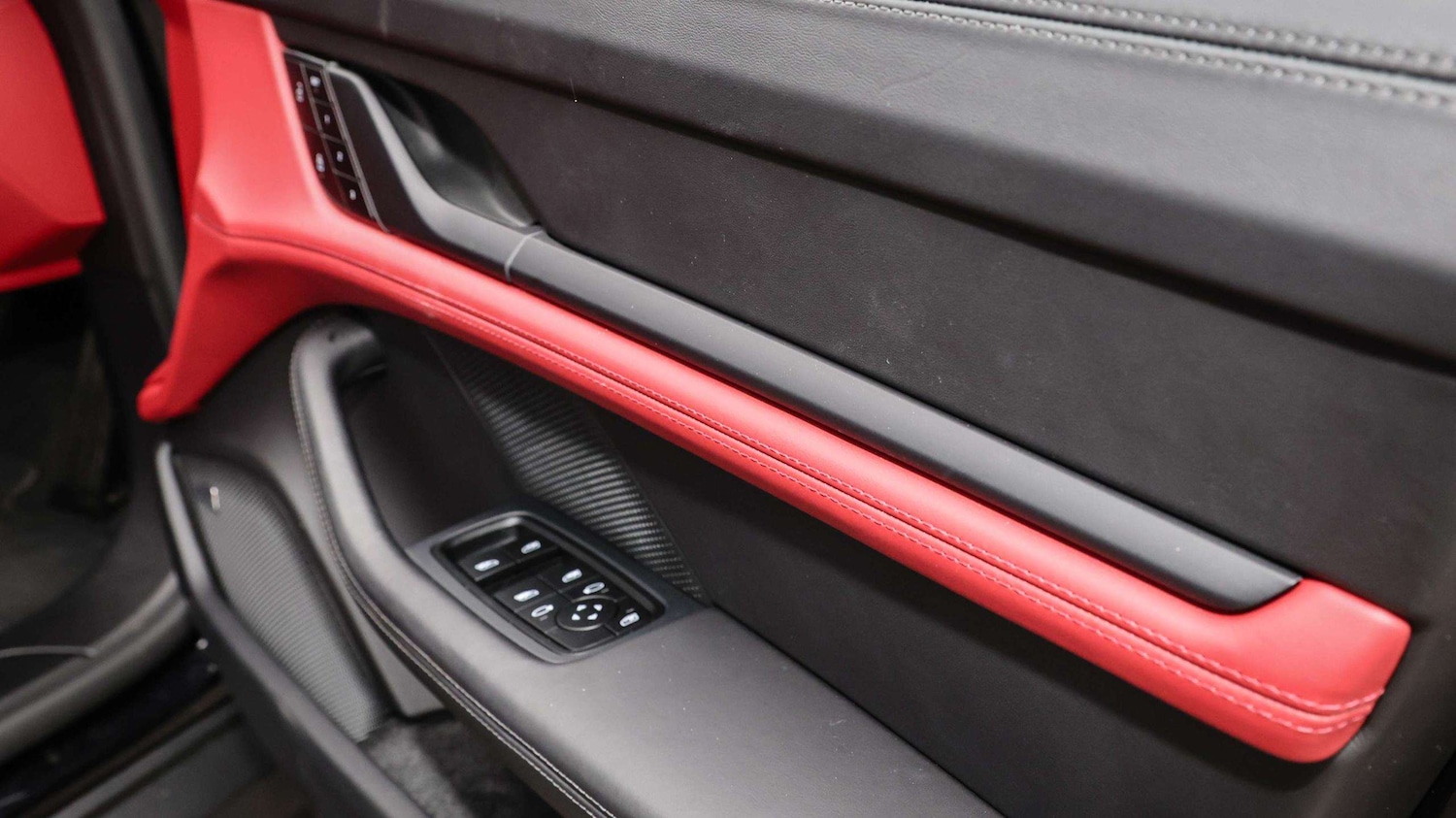 Used Porsche Taycan 2023 for sale - 76718156: Photo 20