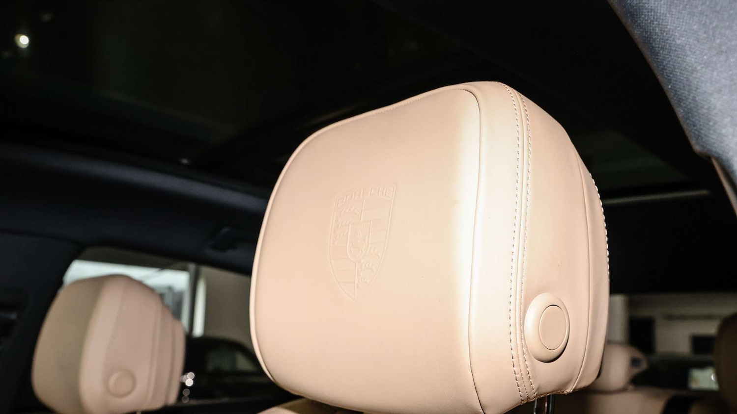 Used Porsche Macan 2023 for sale - 77000244: Photo 16