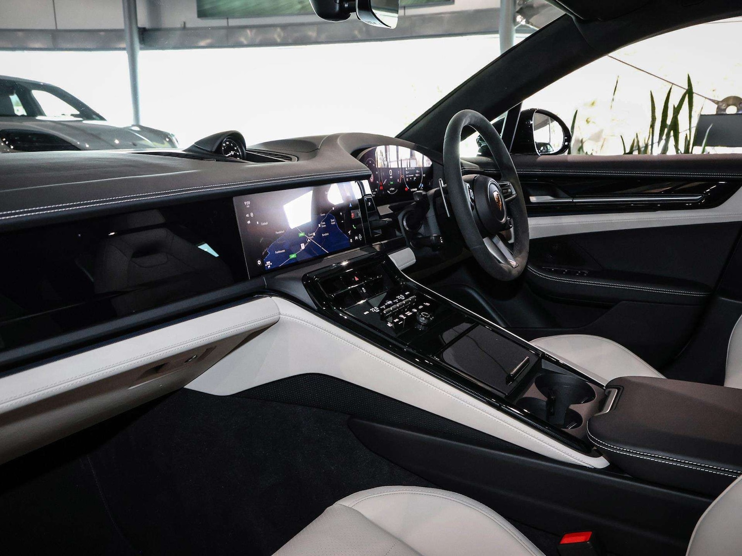 Used Porsche Panamera 2025 for sale - 76746061: Photo 5