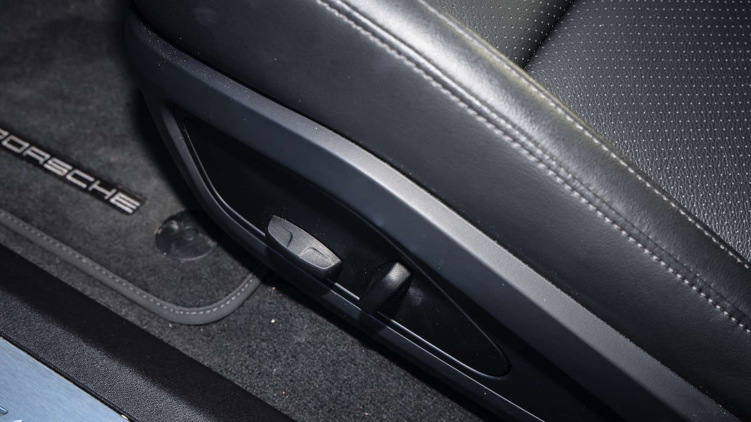 Used Porsche Taycan 2024 for sale - 76390582: Photo 25