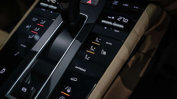 Used Porsche Macan 2023 for sale - 76242546: Photo 23