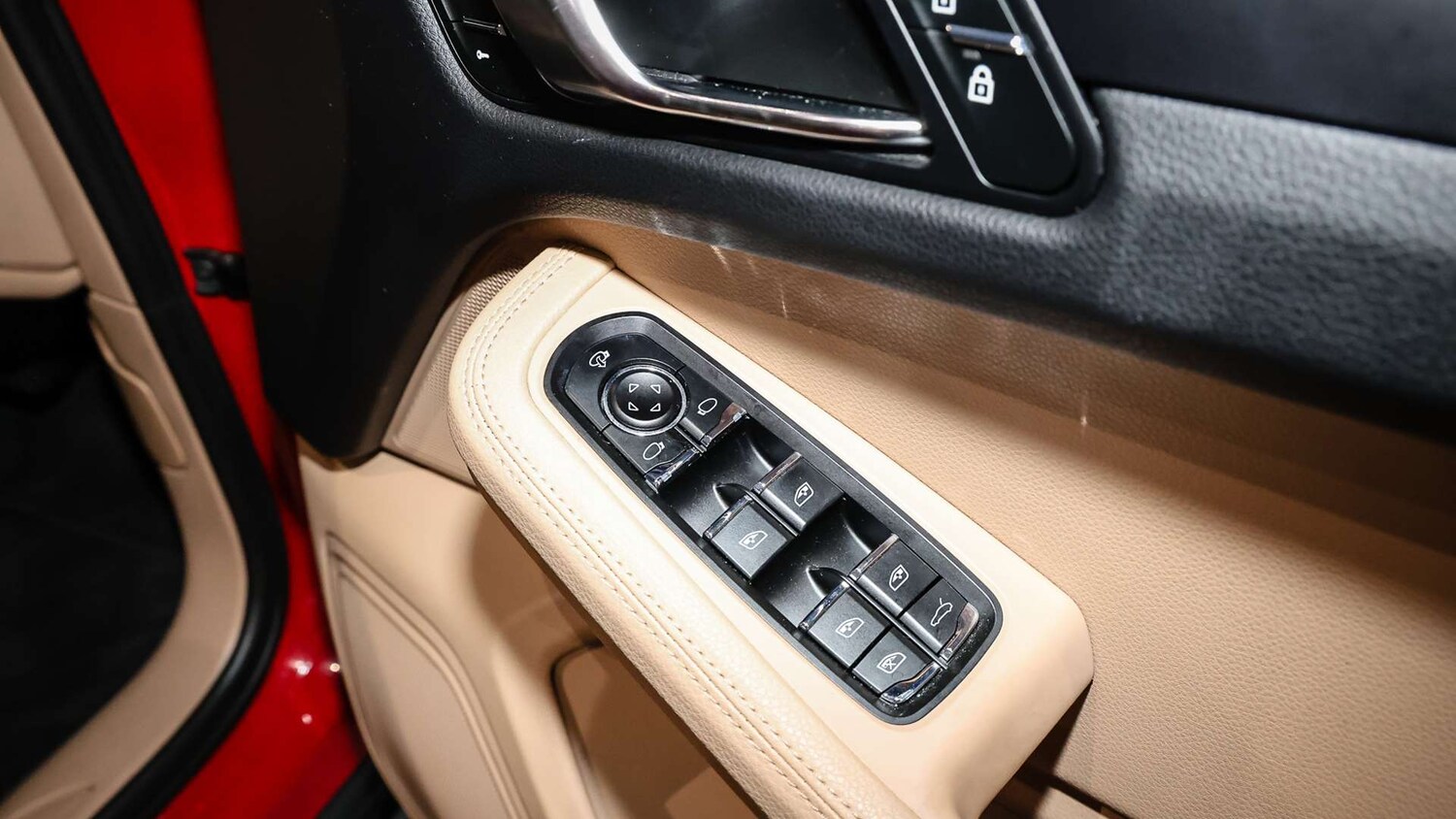 Used Porsche Macan 2023 for sale - 76242546: Photo 24