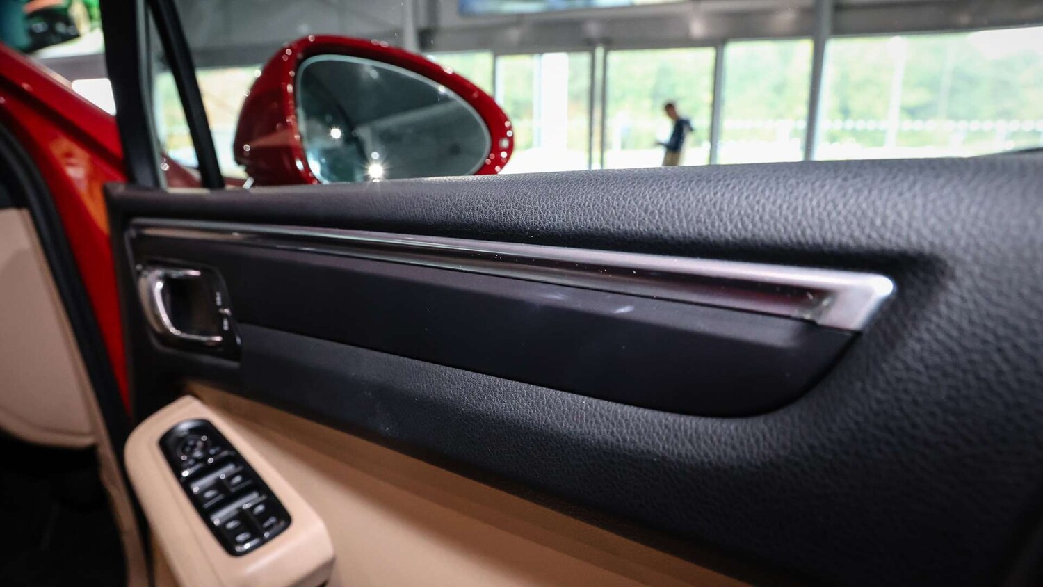 Used Porsche Macan 2023 for sale - 76242546: Photo 26