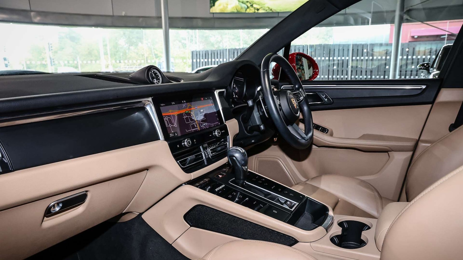 Used Porsche Macan 2023 for sale - 76242546: Photo 5