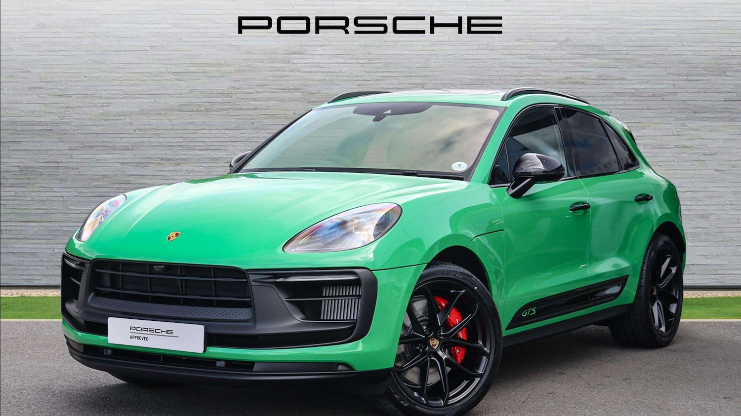 Used Porsche Macan 2023 for sale - 76718159: Photo 2