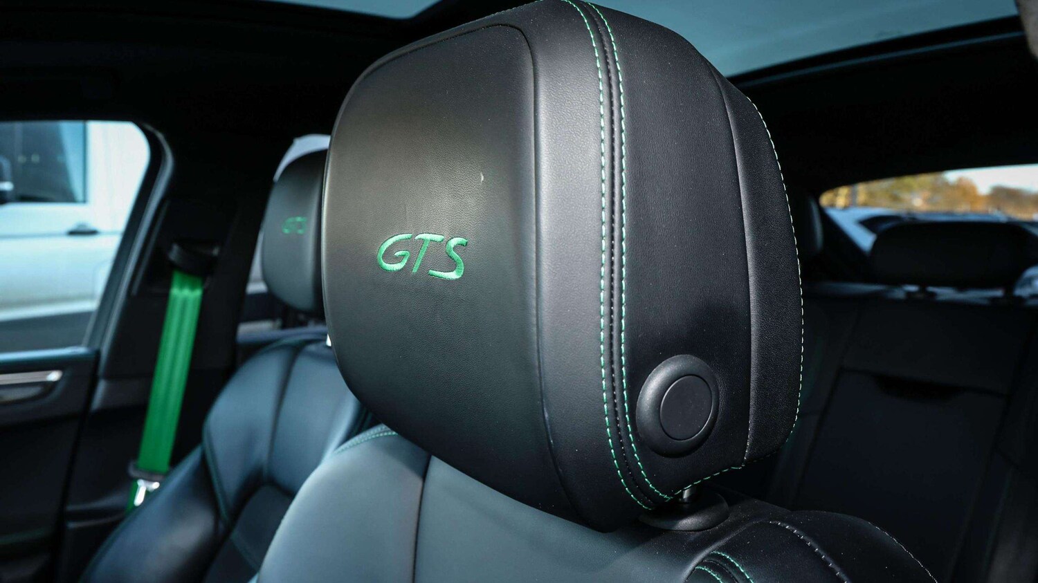 Used Porsche Macan 2023 for sale - 76789314: Photo 22