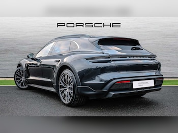 Used Porsche Taycan 2021 for sale - 75218101: Photo