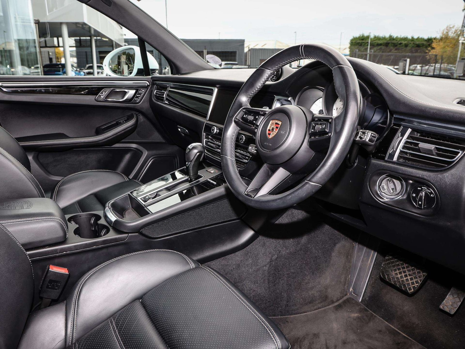 Used Porsche Macan 2023 for sale - 76339613: Photo 12