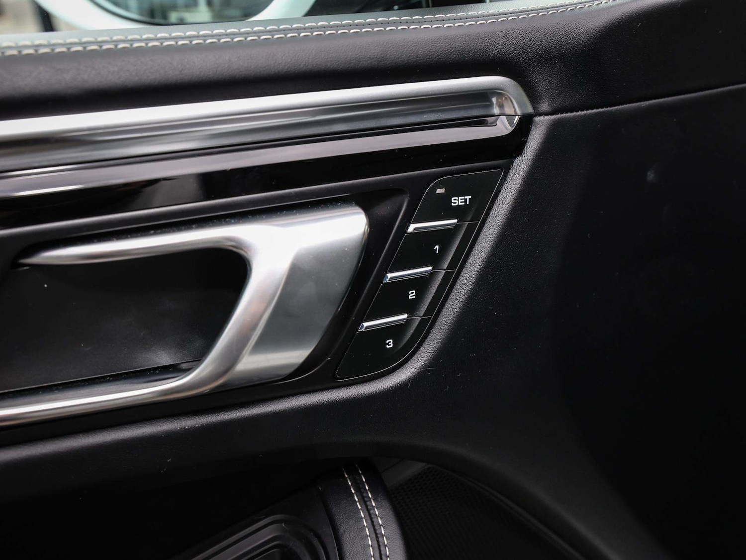 Used Porsche Macan 2023 for sale - 76339613: Photo 26