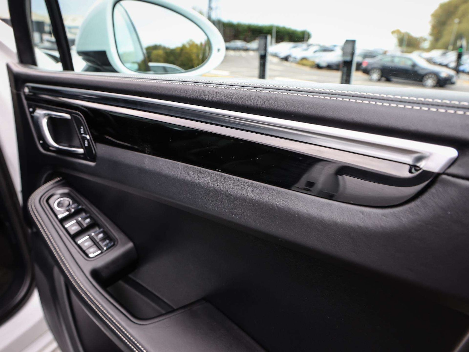 Used Porsche Macan 2023 for sale - 76339613: Photo 27