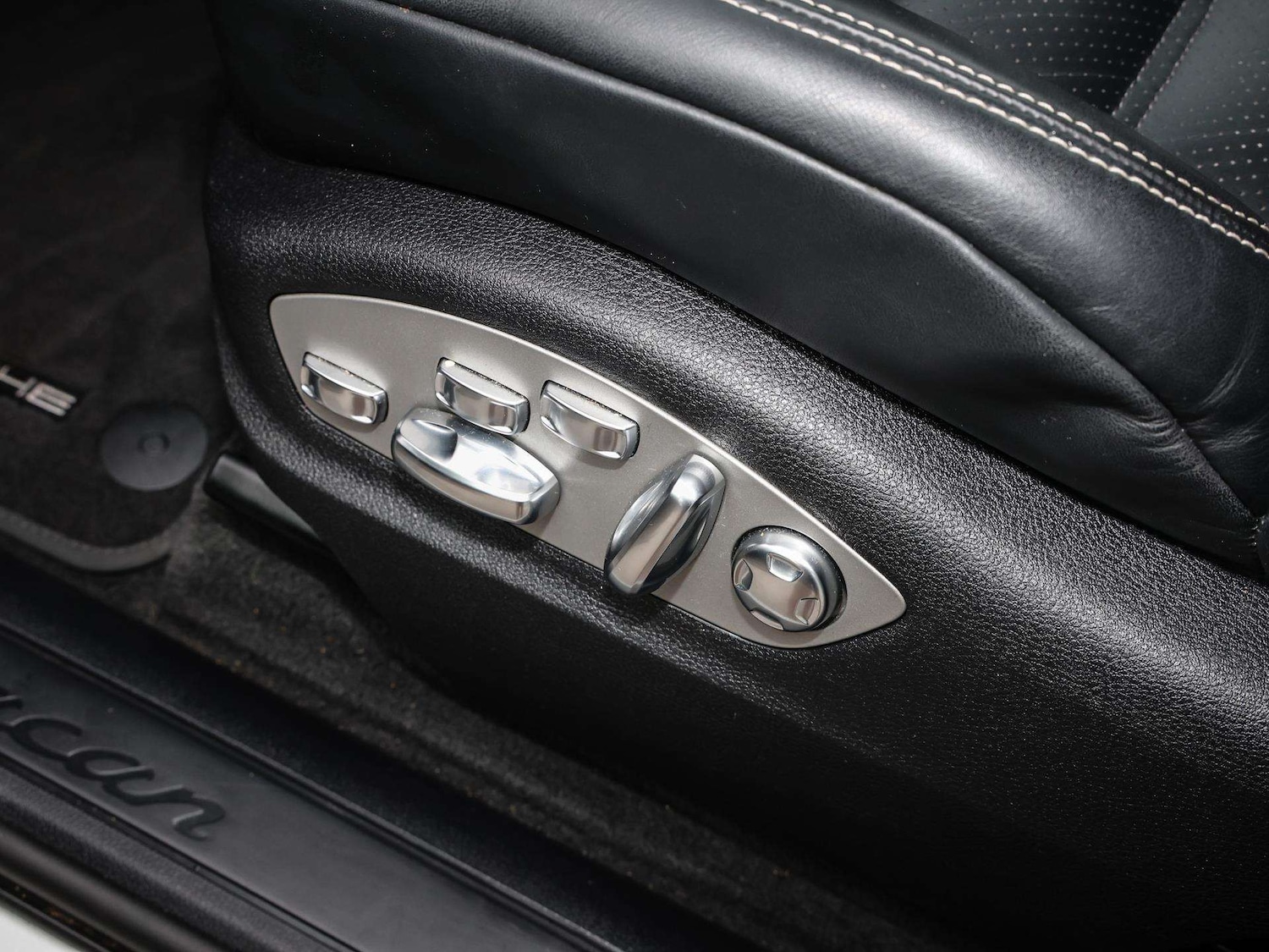 Used Porsche Macan 2023 for sale - 76339613: Photo 28