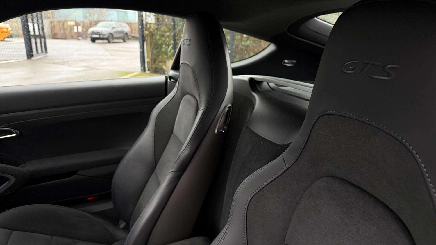 Used Porsche Cayman 2024 for sale - 77698840: Photo 10