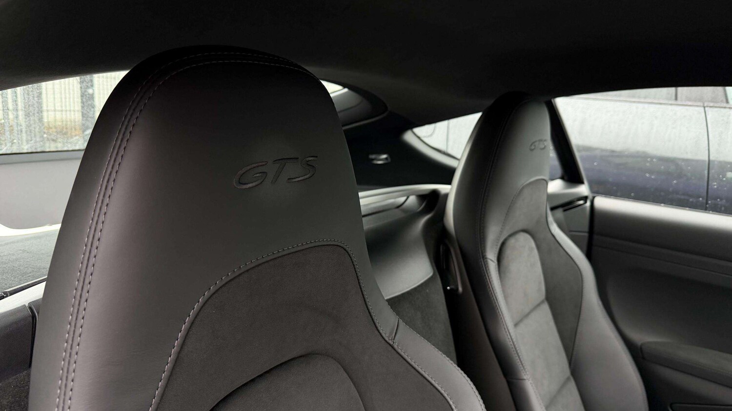 Used Porsche Cayman 2024 for sale - 77698840: Photo 16