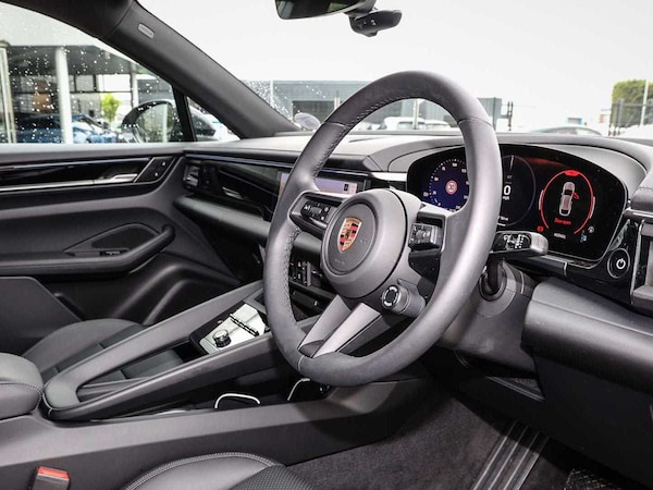 Used Porsche Macan 2025 for sale - 75249141: Photo 12