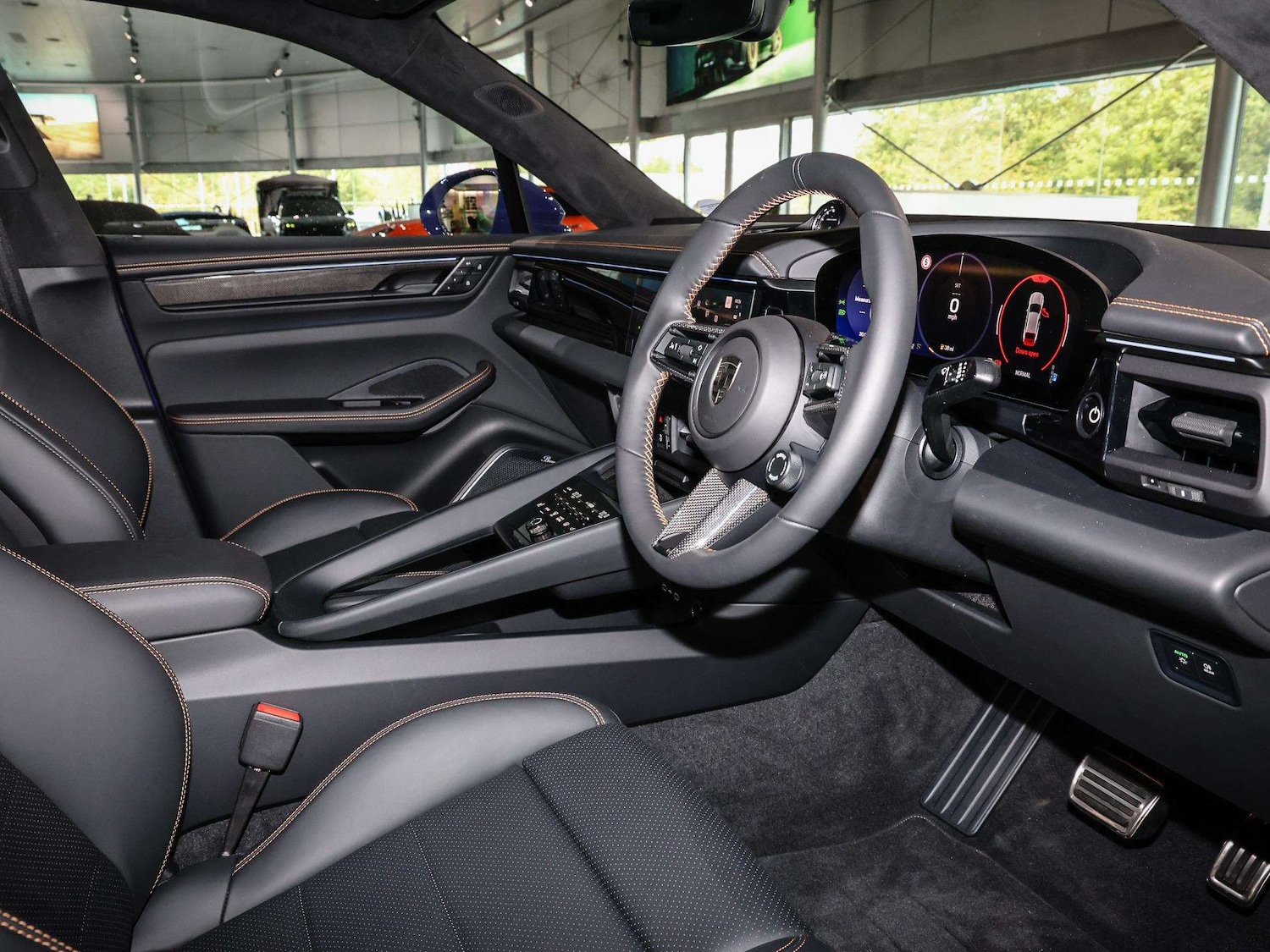 Used Porsche Macan 2025 for sale - 77164469: Photo 12