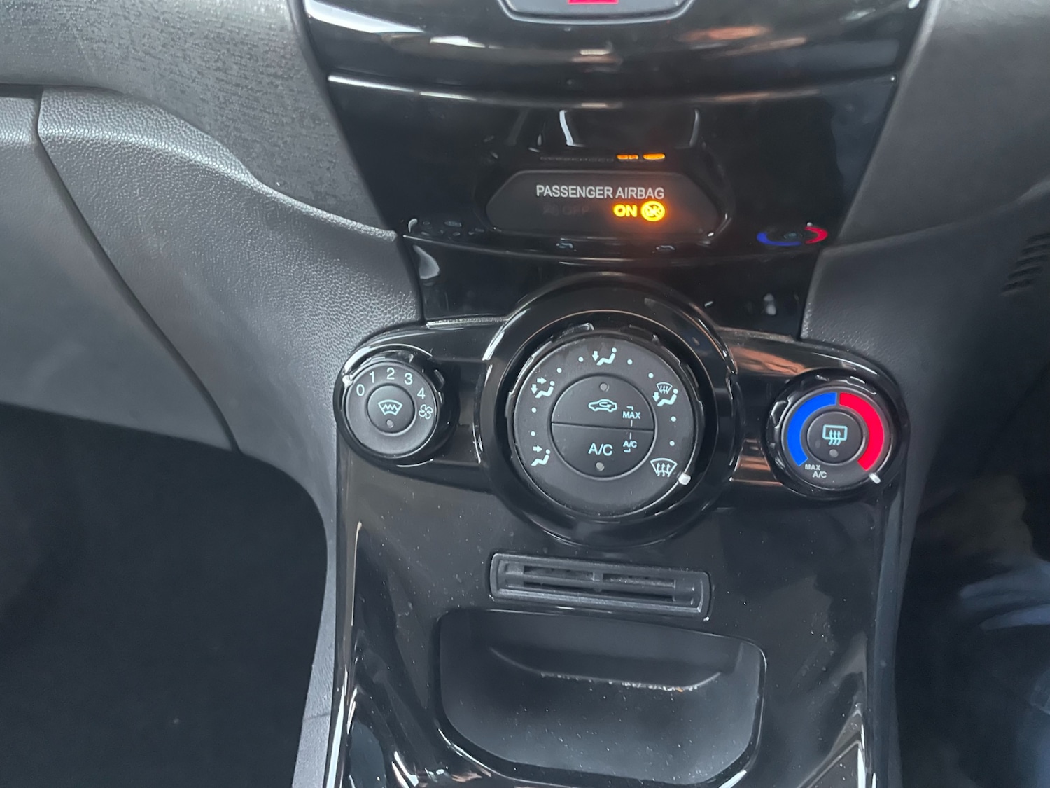 Used Ford Fiesta 2015 for sale - 76530880: Photo 16