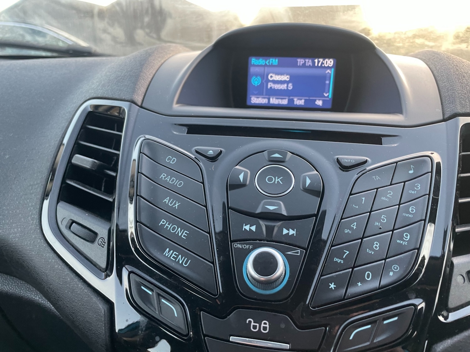 Used Ford Fiesta 2015 for sale - 76530880: Photo 17