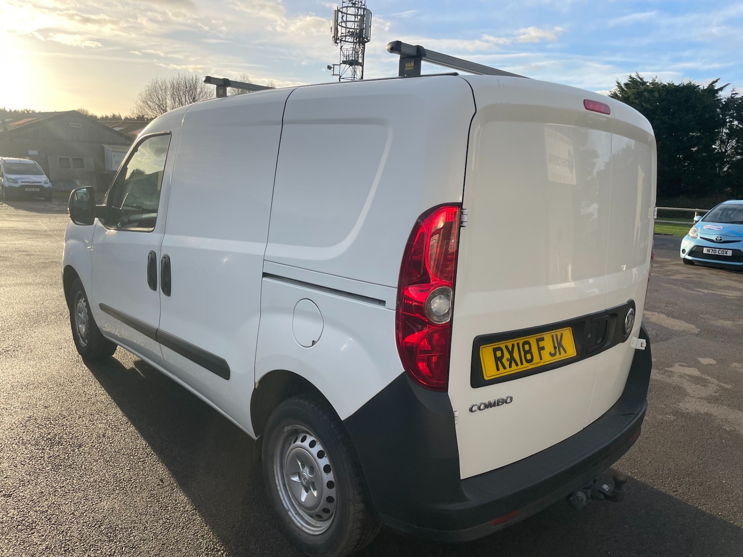 Used Vauxhall Combo 2018 for sale - 77125986: Photo 5