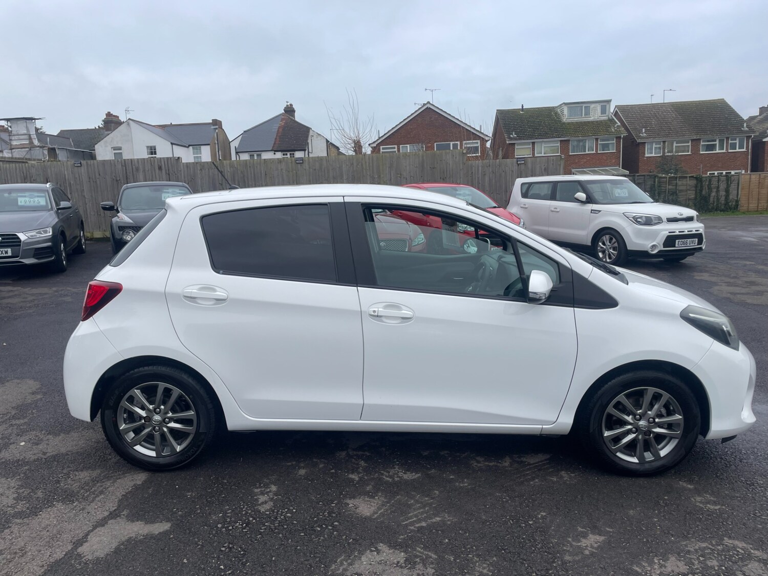 Used Toyota Yaris 2015 for sale - 77420291: Photo 8