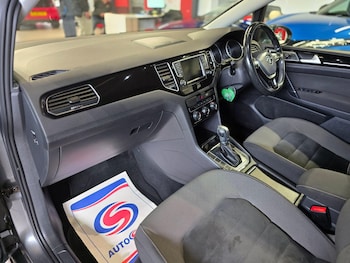 Used Volkswagen Golf SV 2017 for sale - 75768899: Photo