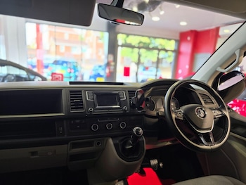 Used Volkswagen Campervan 2017 for sale - 75768591: Photo