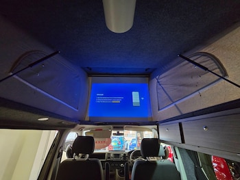 Used Volkswagen Campervan 2017 for sale - 75768591: Photo