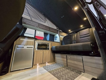 Used Volkswagen Campervan 2017 for sale - 75768591: Photo