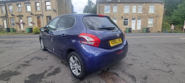 Used Peugeot 208 2012 for sale - 75303395: Photo 6