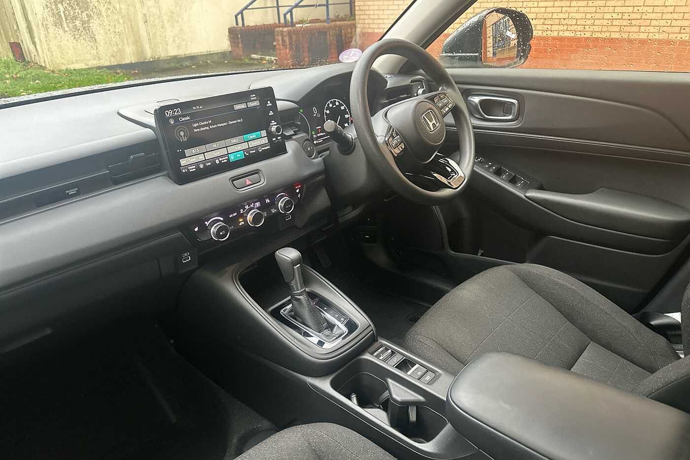 Used Honda HR-V 2023 for sale - 76647407: Photo 2