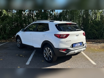 Used Kia Stonic 2018 for sale - 76061613: Photo 2