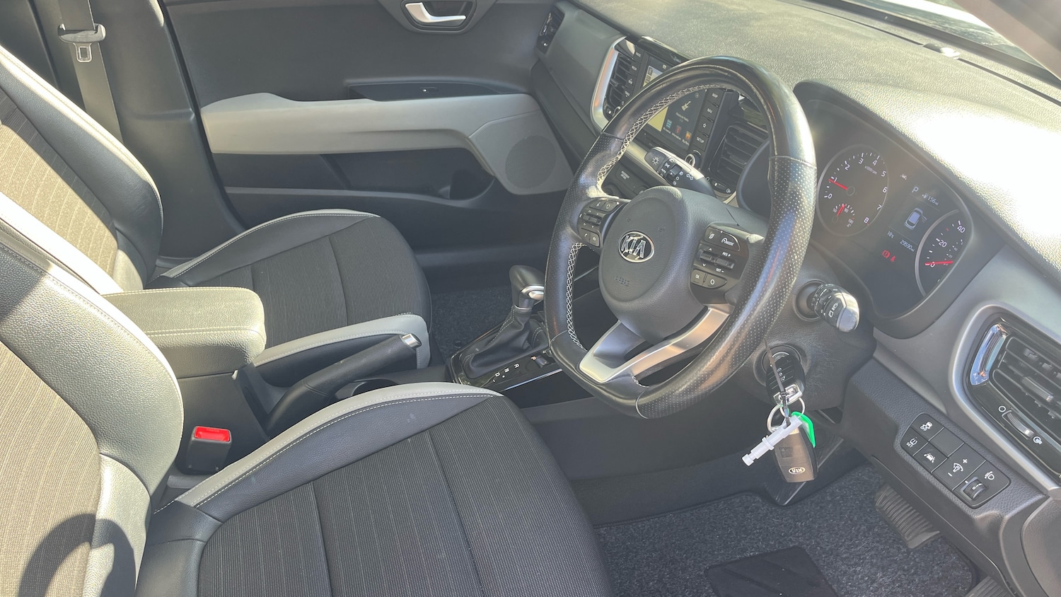 Used Kia Stonic 2018 for sale - 76061613: Photo 4