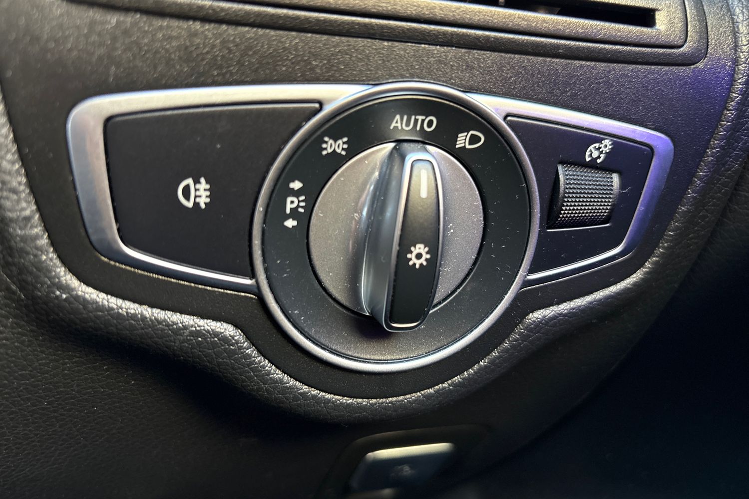 Used Mercedes-Benz GLC 2019 for sale - 77926900: Photo 17