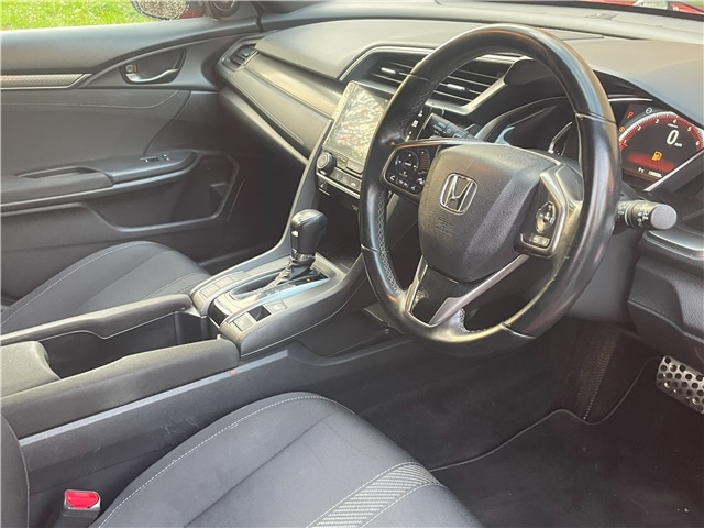 Used Honda Civic 2018 for sale - 76730802: Photo 8