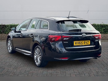Used Toyota Avensis 2015 for sale - 77480000: Photo