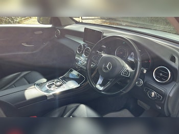 Used Mercedes-Benz GLC 2019 for sale - 75859591: Photo