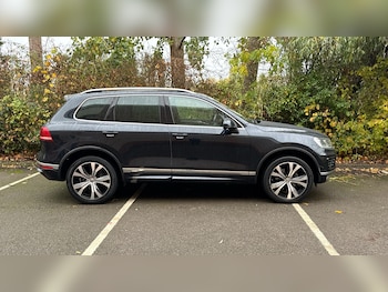 Used Volkswagen Touareg 2015 for sale - 76338442: Photo