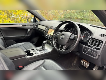 Used Volkswagen Touareg 2015 for sale - 76338442: Photo