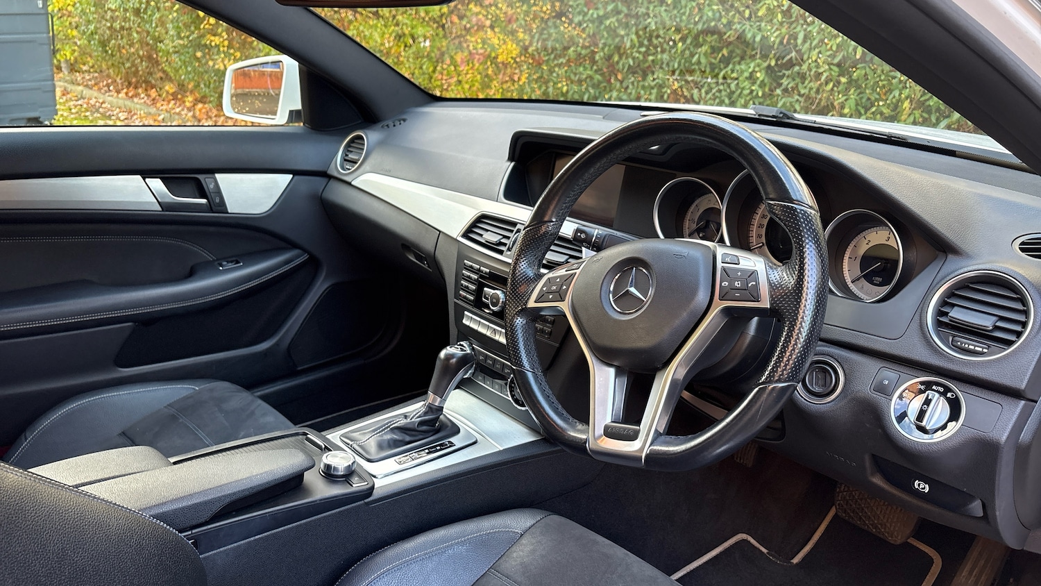 Used Mercedes-Benz C Class 2015 for sale - 76359790: Photo 4