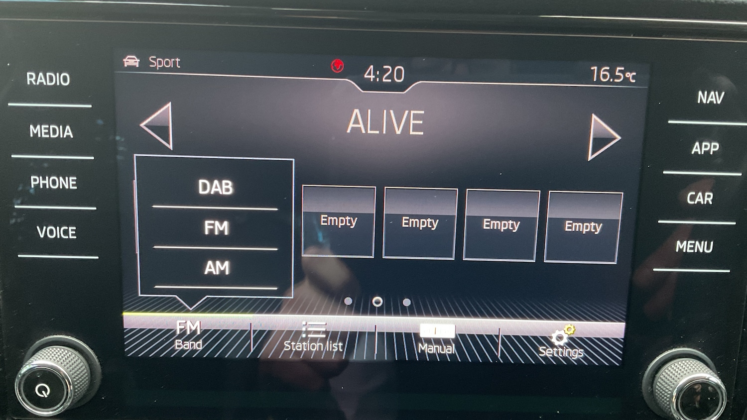 Used Skoda Karoq 2018 for sale - 76837604: Photo 17