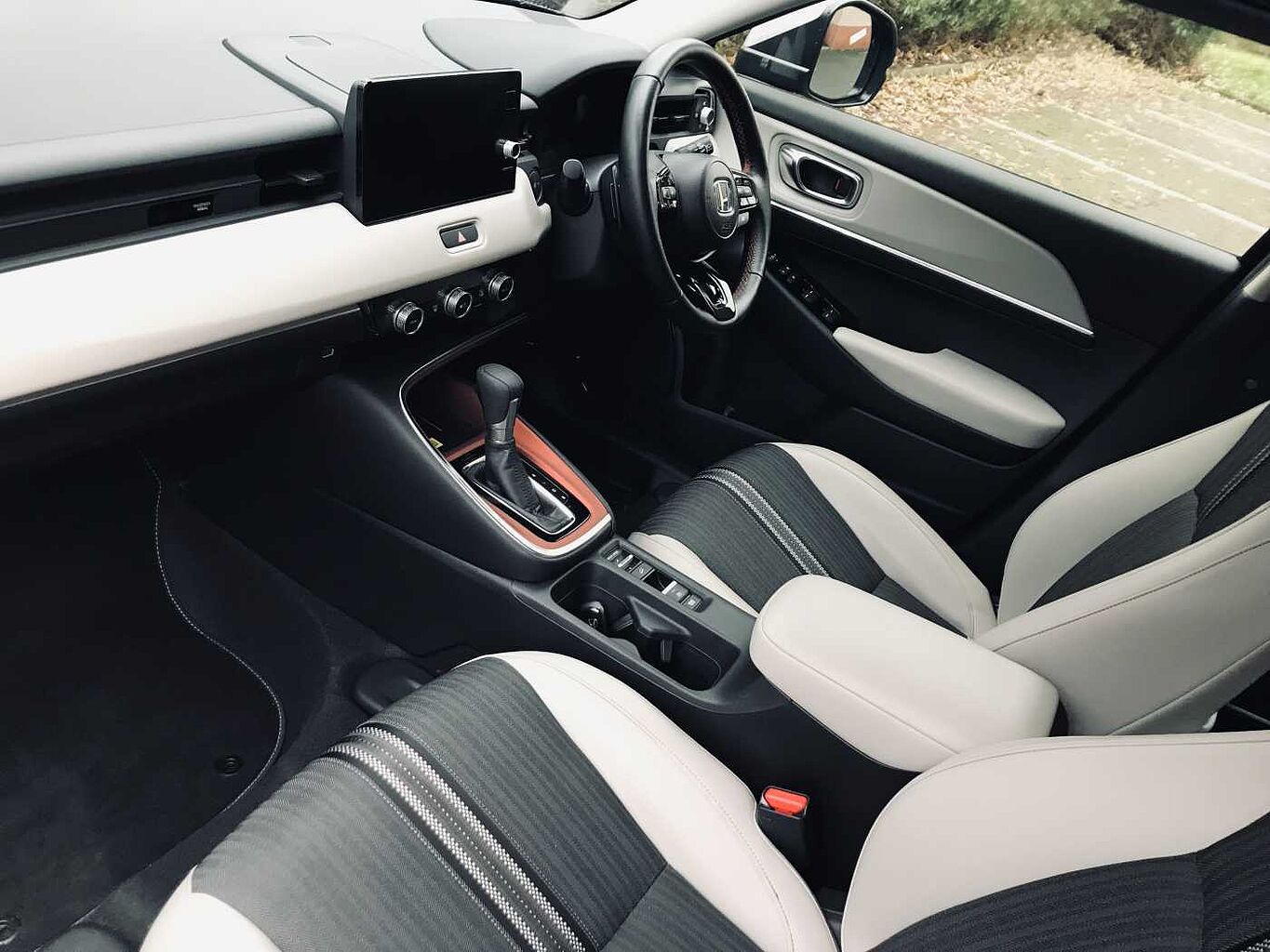 Used Honda HR-V 2024 for sale - 76800326: Photo 2