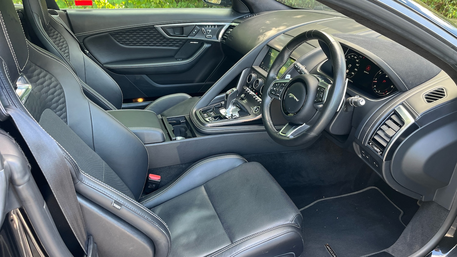 Used Jaguar F-Type 2020 for sale - 76434233: Photo 4