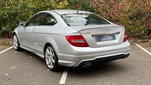 Used Mercedes-Benz C-Class 2015 for sale - 76086187: Photo 2