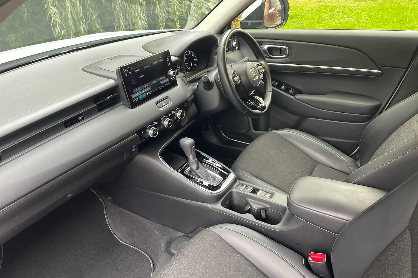 Used Honda HR-V 2023 for sale - 76102749: Photo 2