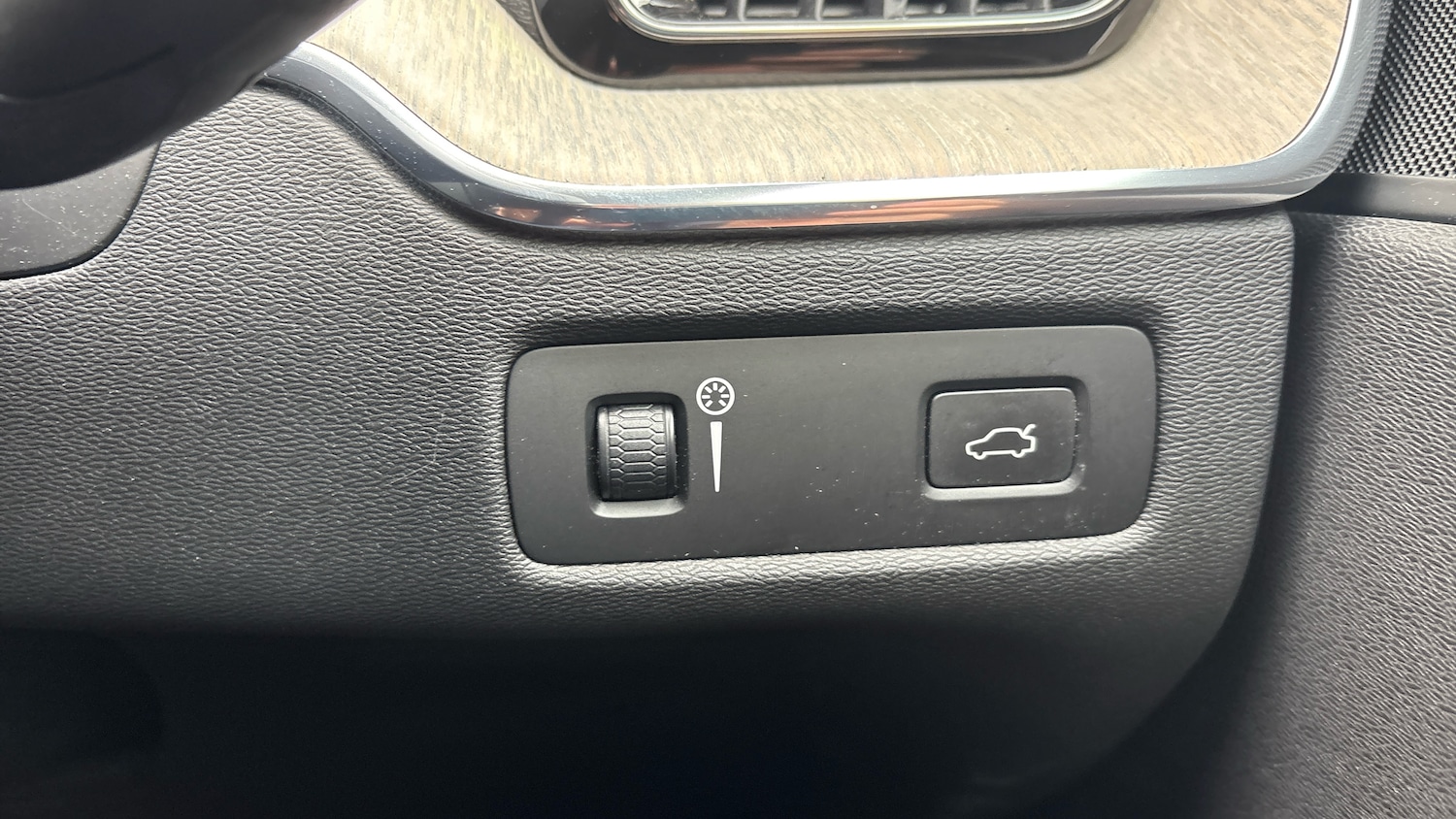 Used Volvo XC60 2018 for sale - 76539582: Photo 16