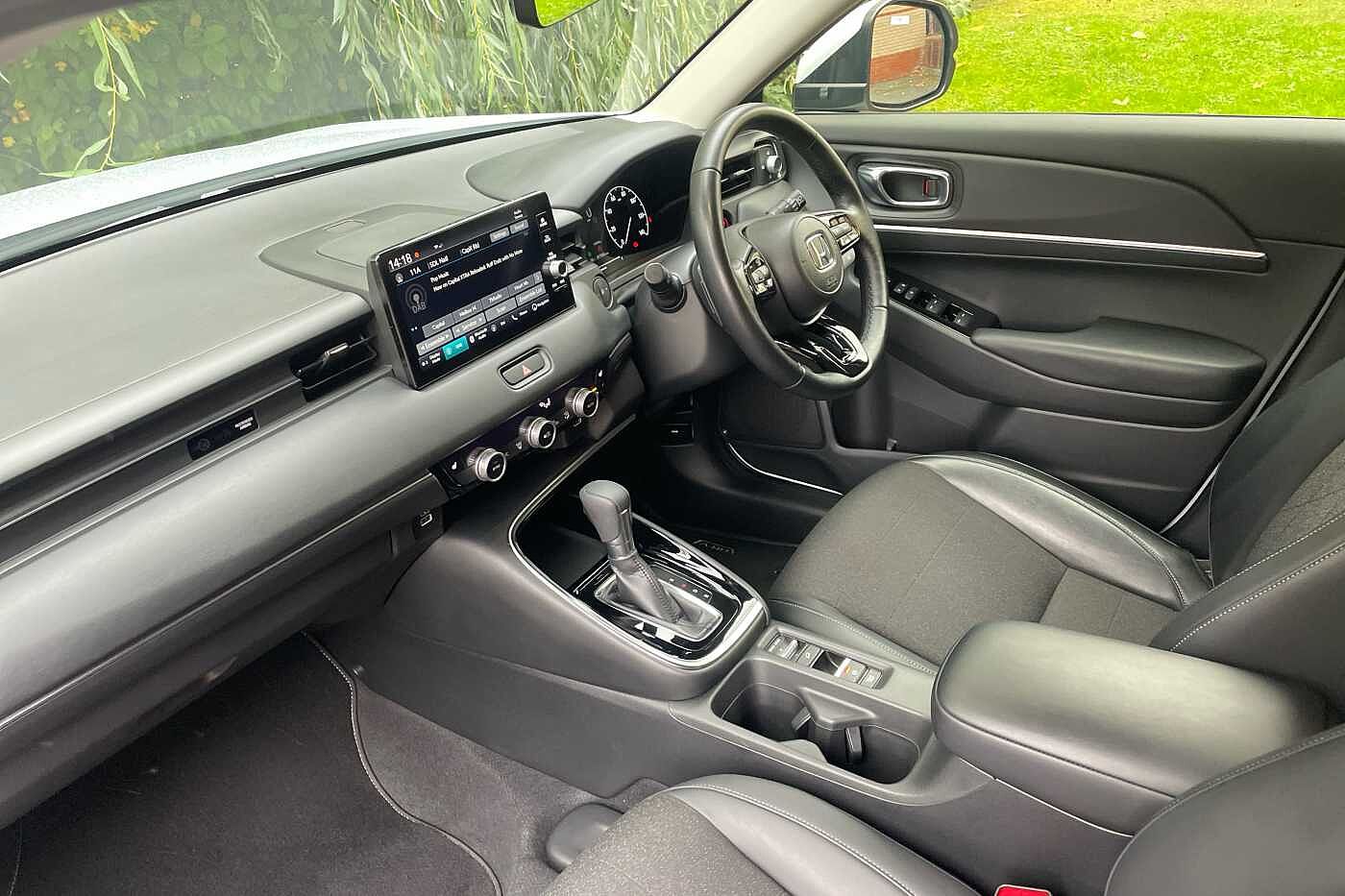 Used Honda HR-V 2023 for sale - 76102752: Photo 2