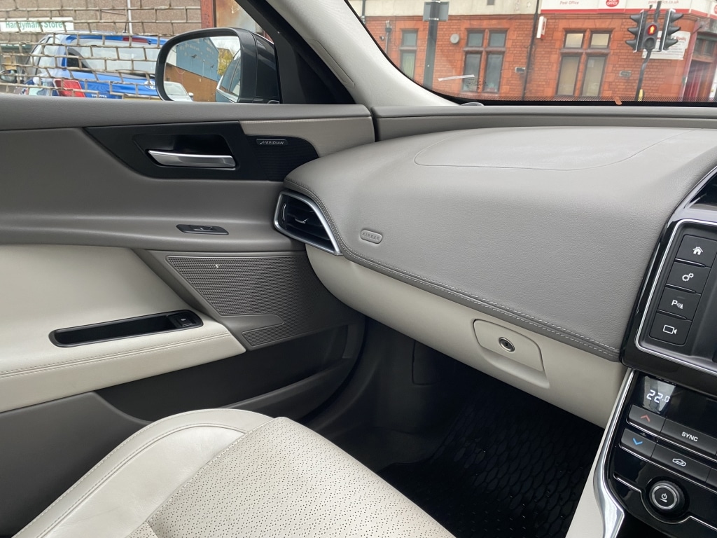 Used Jaguar XE 2016 for sale - 76375066: Photo 24